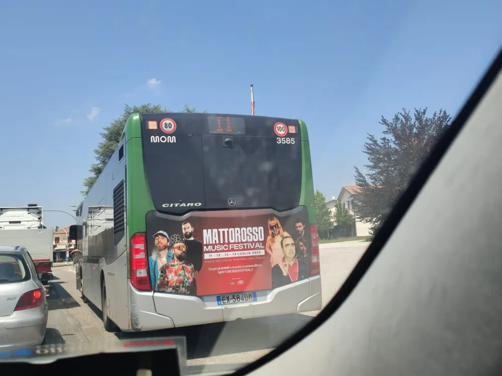 Mattorosso Music Festival: La fiancata di un autobus