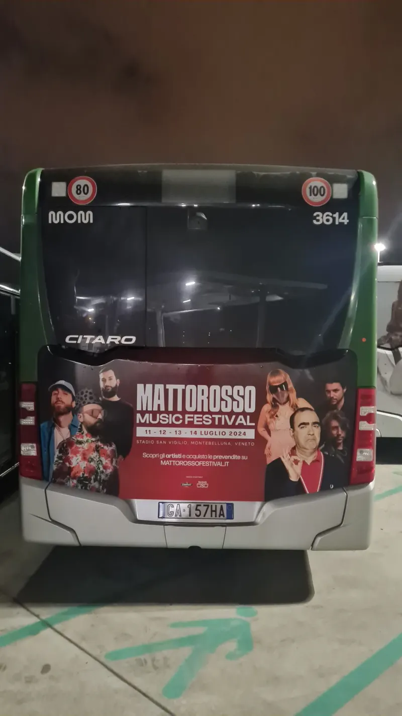 Mattorosso Music Festival: Il retro di un autobus